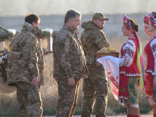 К прибытию Президента в Мариуполь на передовой заговорила самая тяжелая артиллерия