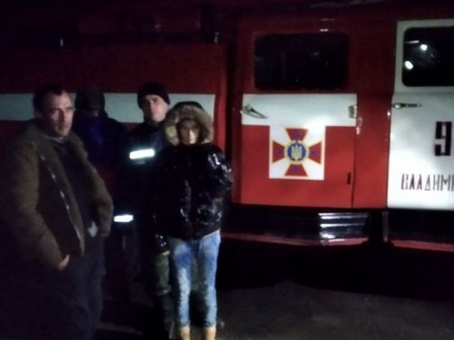 На Донетчине спасатели вытаскивали автомобиль из грязной «ловушки» (ФОТО)