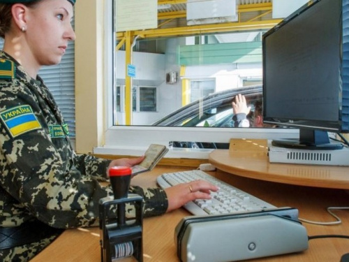 На линии разграничения пограничникам продолжают предлагать взятки