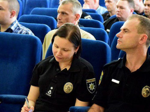 Увольнение за нарушение: мариупольским полицейским ужесточили требования к работе (ФОТО)