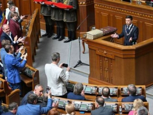 Указ о роспуске Верховной Рады Украины вступил в силу (ФОТО)