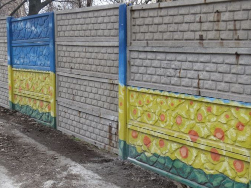 В Мариуполе залатали разрушенный вандалами мурал