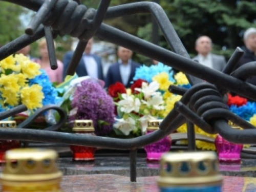 Мариупольцы почтили память горожан, которые стали жертвами политических репрессий