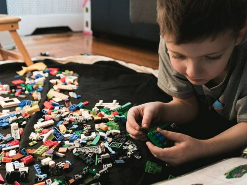 Семилетний мальчик два года носил деталь от Lego в носу