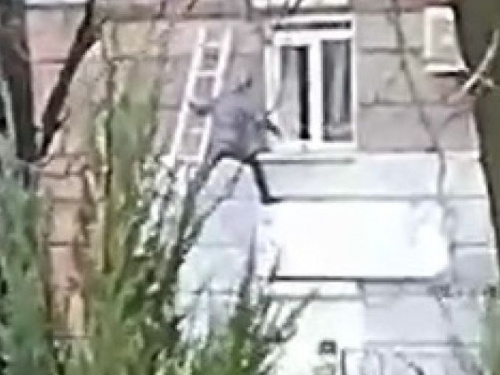 Спецоперация в Мариуполе. Правоохранители ворвались в помещение через окно (ФОТО+ВИДЕО+УТОЧНЯЕТСЯ)