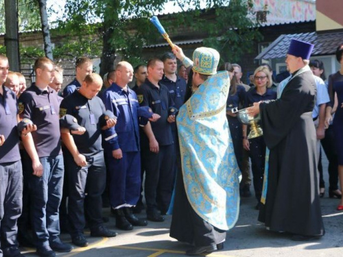 Благословение на службу: в Мариуполе по случаю Дня спасателя совершили молебен (ФОТО+ВИДЕО)