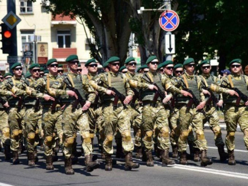 В военном параде в Мариуполе примут участие «Азов», морская пехота, пограничники и нацгвардия