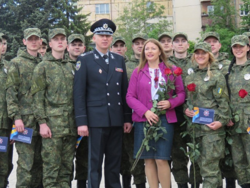 В Мариуполе новые полицейские присягнули на верность украинскому народу (ФОТО + ВИДЕО)