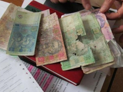 Мариупольцы смогут сдавать поврежденные банкноты в «Ощадбанк», «ПриватБанк» и «Райффайзен Банк Аваль»