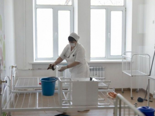 Металлурги пришли на помощь Мариуполю: в трех больницах города обустраивают кислородные посты
