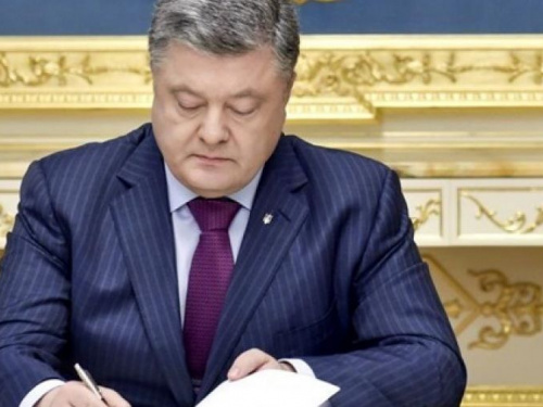 Порошенко поддержал военное положение и вынес вопрос на голосование в Верховную Раду