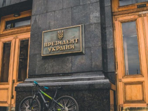 Украинцы предложили Зеленскому перенести свой офис в Золотое на Донбасс