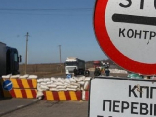 Кромешный ад на КПВВ: на блокпостах ночуют сотни машин, в пешей очереди - 400 человек