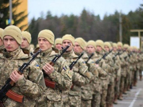 На линию фронта в Донбассе привлекать не будут: с 1 октября стартует осенний призыв
