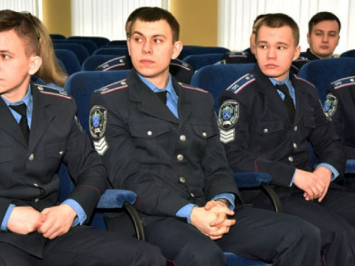 Курсанты из Днепра проходят стажировку в мариупольской полиции