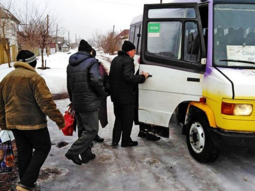 В прифронтовые поселки под Мариуполем возобновил работу социальный автобус (ГРАФИК)