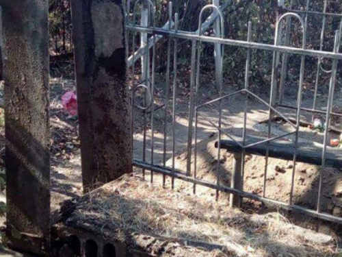На Донетчине подростки разворовали памятники на могилах
