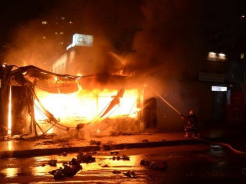 В мариупольском магазине ночью обнаружили обожженную женщину