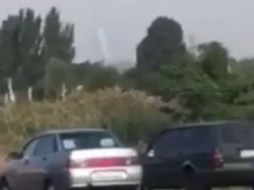 В частном секторе Мариуполя бьет «гейзер» (ВИДЕО)