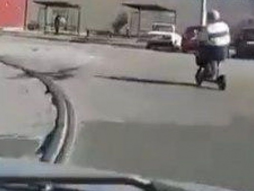 Пьяный мариуполец на электроскутере создавал опасность на дороге (ФОТО)