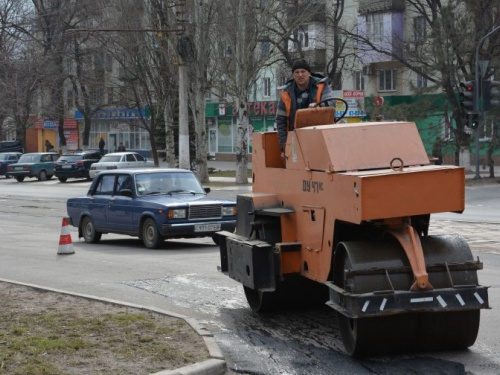 «Мариупольавтодор» отремонтировал более 800 квадратных метров дорог (ФОТО)
