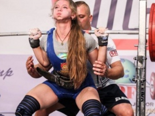 Мариупольская пауэрлифтерша победила в чемпионате Европы
