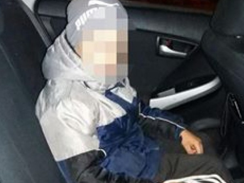 Мариупольские копы вернули домой ребенка, который в одиночестве разгуливал по вокзалу