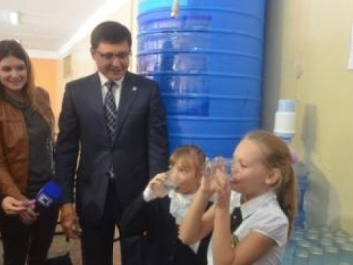 Мариупольцам на заметку: где в городе можно купить питьевую воду по демократичной цене