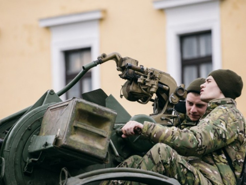 Молодые военнослужащие предпочли остаться в зоне АТО