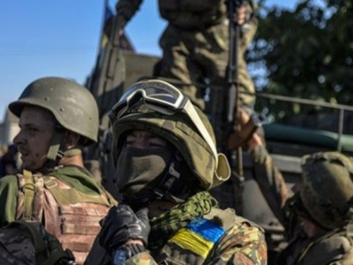 На Донбассе трое военных получили ранения