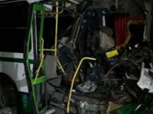 На Донетчине БТР врезался в автобус с шахтерами