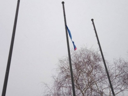 На Донетчине вновь сорвали флаги Украины и Евросоюза