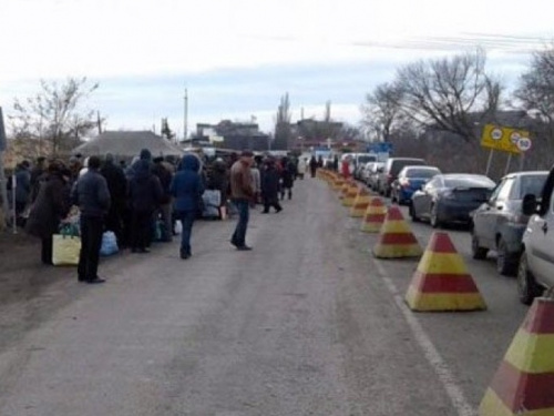 На КПВВ Донбасса - транспортный коллапс: В очередях свыше 1000 автомобилей