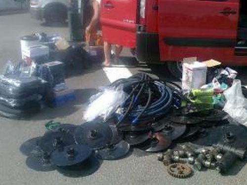На КПВВ «Зайцево» остановили фургон с товарами на 200 тысяч гривен