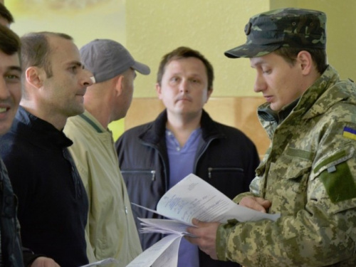 На мариупольских предприятиях проверят военнообязанных