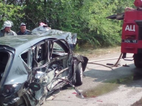 На убитой мариупольской трассе в страшном ДТП погибли 2 человека (ФОТО)