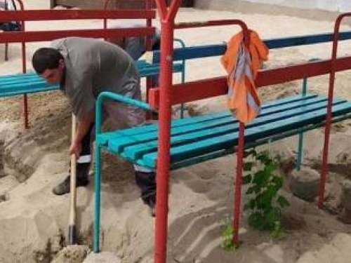 В Мариуполе облагораживают пляжи к летнему сезону (ФОТО)