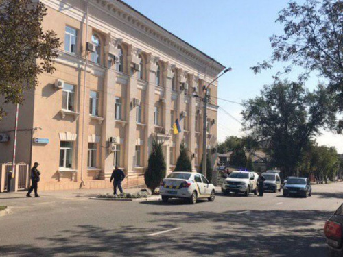 В Мариуполе поступил сигнал о минировании горсовета (ФОТО+ДОПОЛНЕНО)