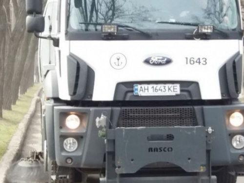 Мариуполю не хватает техники для уборки улиц (ФОТО)
