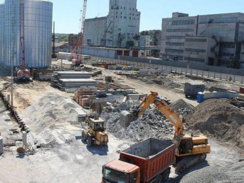 В порту Мариуполя продолжается строительство зернового терминала (ФОТО)