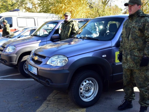 Общины Донбасса передали полиции три автомобиля