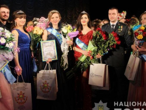 Сильные и красивые: в Мариуполе выбраны лучшие женщины-офицеры (ФОТО)
