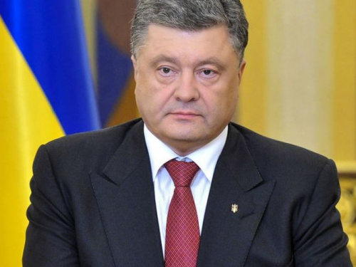 Президент Украины проведет парад в Мариуполе и поздравит морпехов (ФОТО)