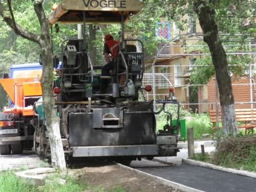 В Мариуполе «Автодор» благоустроит 106 дворов ОСМД (ФОТО)