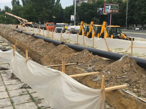 Представители ЮНИСЕФ и ADRA проверили, как проходит замена водовода в Мариуполе