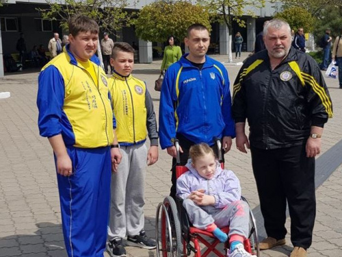Юная спортсменка из Мариуполя отправилась на чемпионат мира по пара-карате (ФОТО)