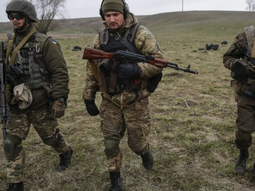 Под Мариуполем противник усиливает позиции в Коминтерново
