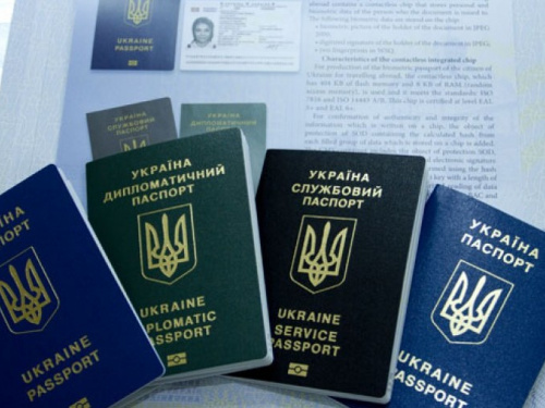 Под Мариуполем задержали женщину с чужими паспортами