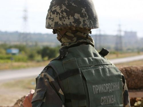 На КПВВ изъяли товары, банковские карточки и большую сумму денег 