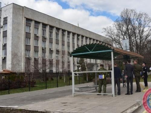 Полиция Мариуполя оборудует остановку транспорта сенсорным киоском (ФОТО)